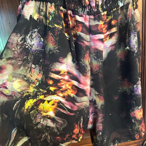 Elegant Multicolor Backless Romper - Picture 2 of 4